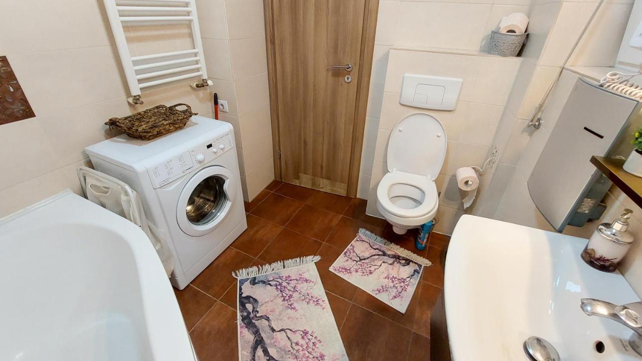 Fancy 1Bd Family Friendly In Historical Centre Lejlighed Bukarest Eksteriør billede